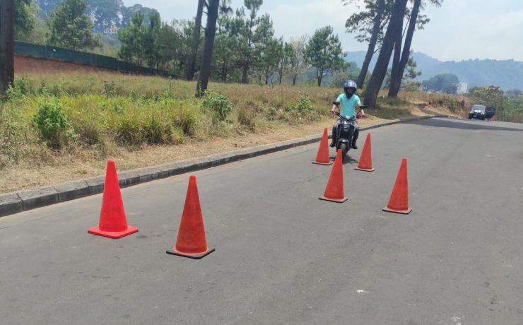 Curso para motocicletas en la Escuela de Automovilismo San José