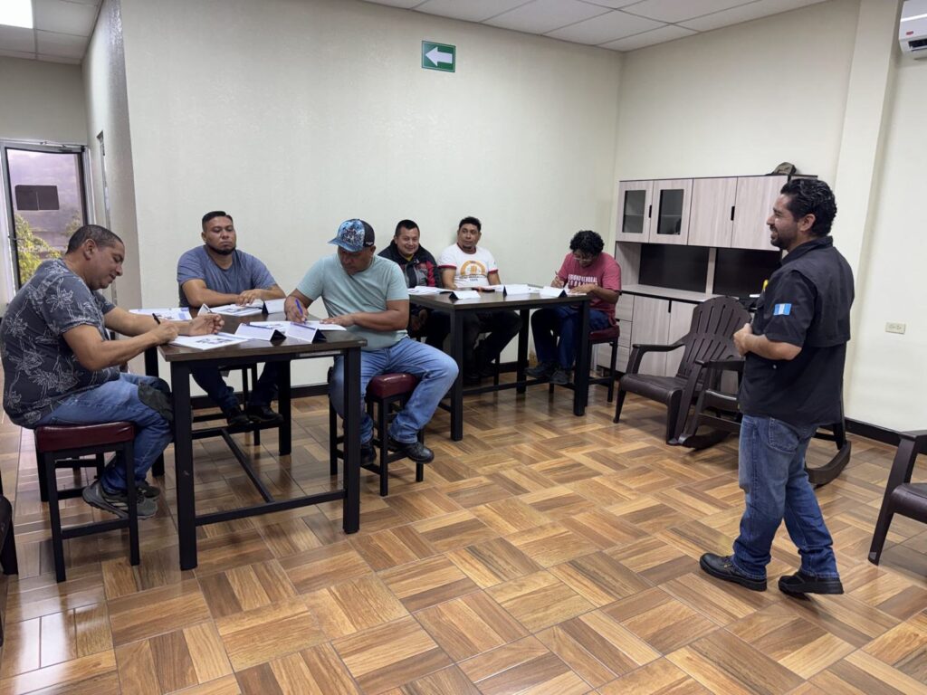 Clase de Manejo Defensivo NSC impartida a colaboradores de Transgas