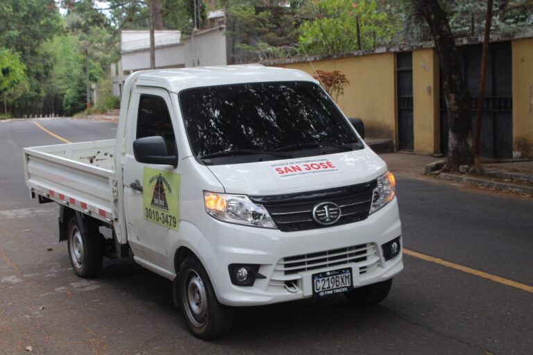 Vehículo liviano de la Escuela de Automovilismo San José